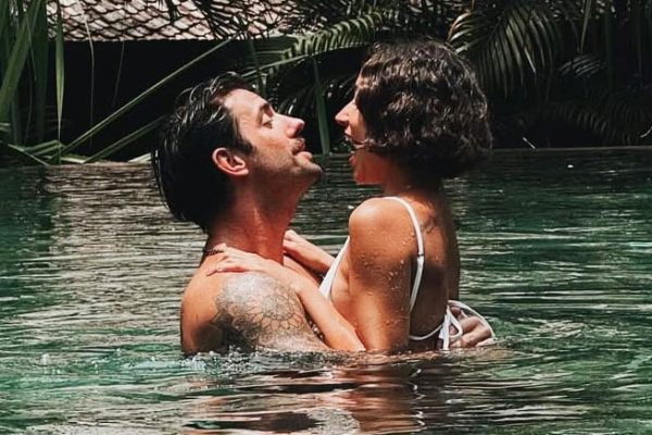 Zeynep Bastık ve Serkay Tütüncü’den Romantik Yıl Dönümü Kutlaması: “Birlikte Geçen En Güzel Yıl”