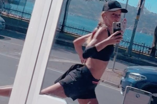 Popüler Oyuncu Sağlığını Korumak İçin Günlük 5 Kilometre Yürüyüş Yapıyor