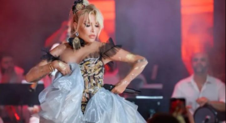 Ajda Pekkan Harbiye’de Sahneyi Salladı: 3 Saatte 45 Şarkılık Efsane Performans